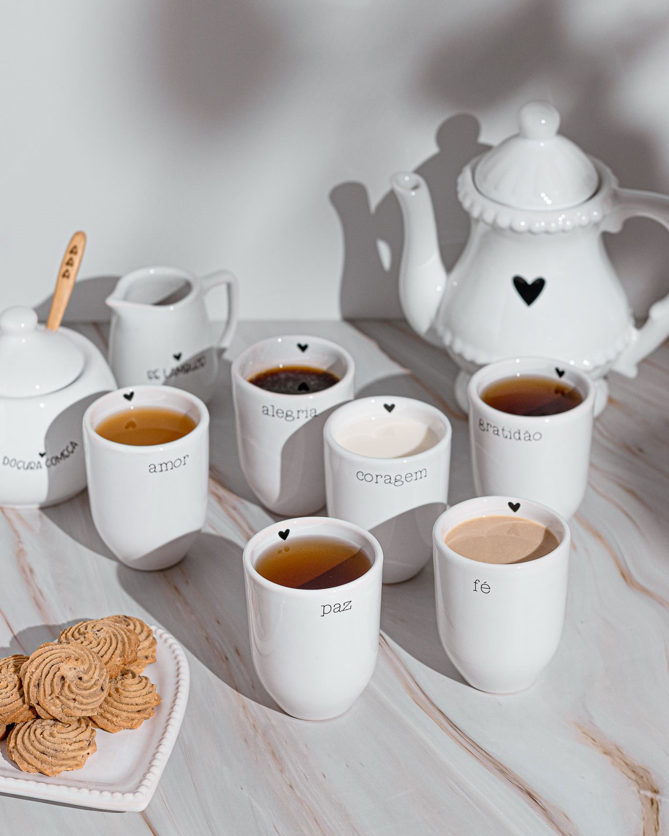 Jogo De Chá Café Bule Xícara Pires Cerâmica Preto 12 Peças em Promoção na  Americanas